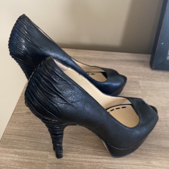 Enzo Angiolini black stilettos with ruched heel - Picture 2 of 4
